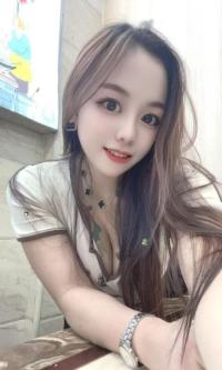 女友感舌吻御姐