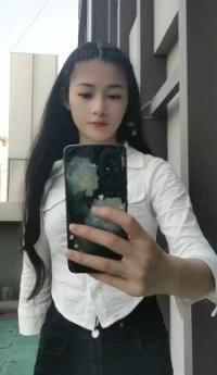 妹子年轻